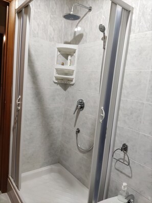 Hårtørrer, håndklæder, Sæbe, Toiletpapir