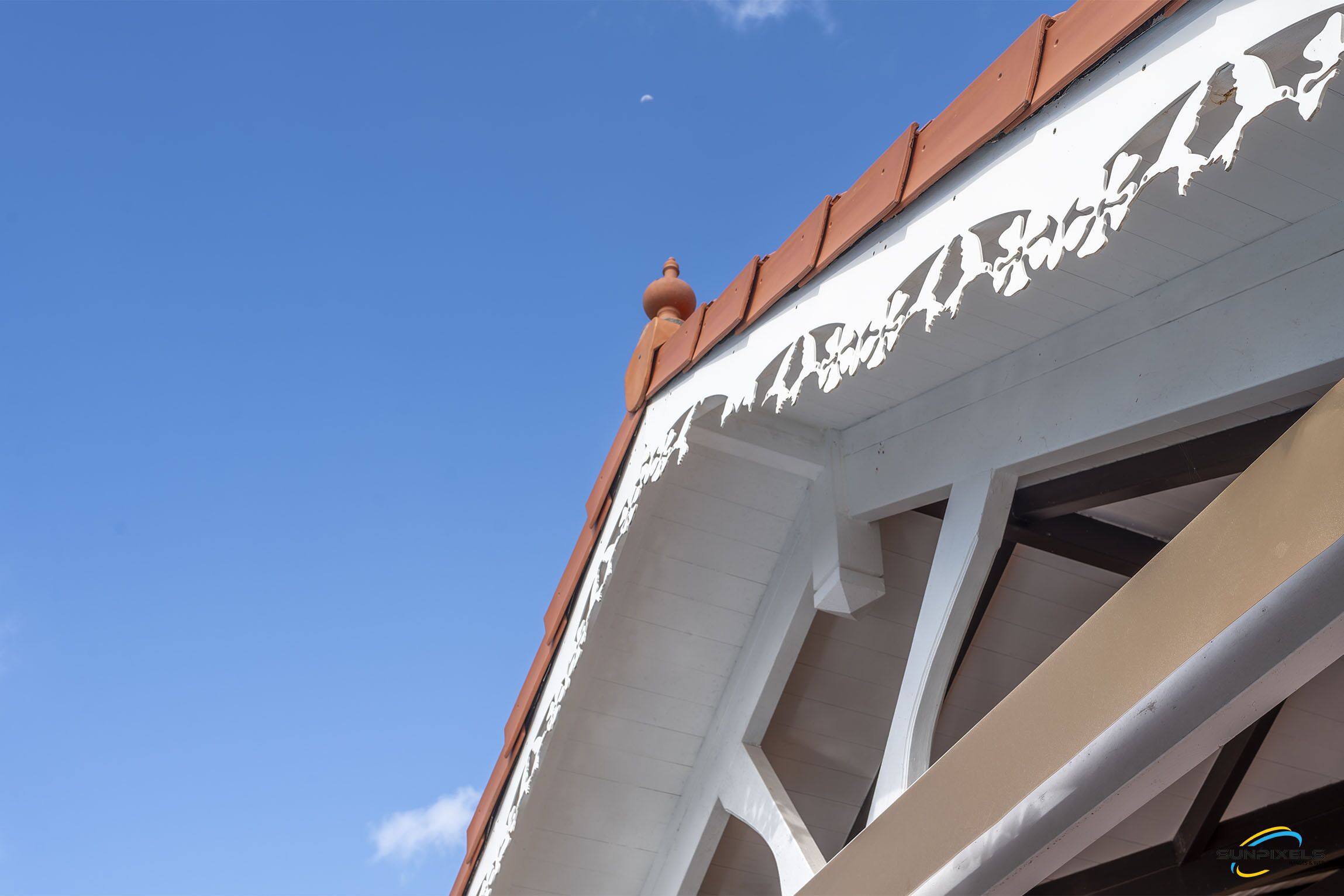 A building with a white facade and a red roof.