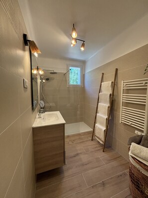 Shower, hair dryer, towels, soap
