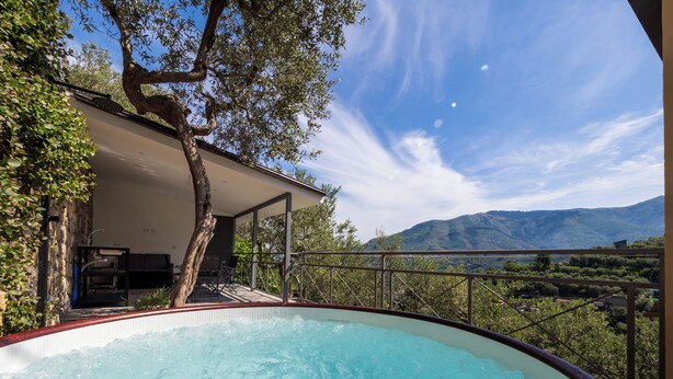 A swimming pool with a view of mountains and a tree. - De Vivo Realty - Regina Vittoria Relais EcoSmart Luxury Home SPA (Vico Equense)