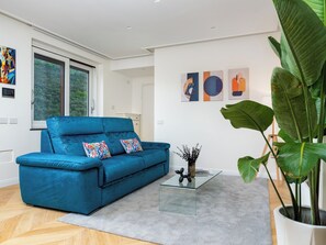 Luxury House, Sea View | Living area | 48-inch flat-screen TV with digital channels, heated floors