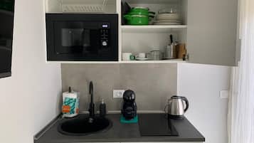 Fridge, microwave, stovetop, coffee/tea maker