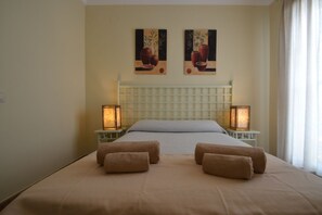 2 slaapkamers, een strijkplank/strijkijzer, gratis wifi, beddengoed
