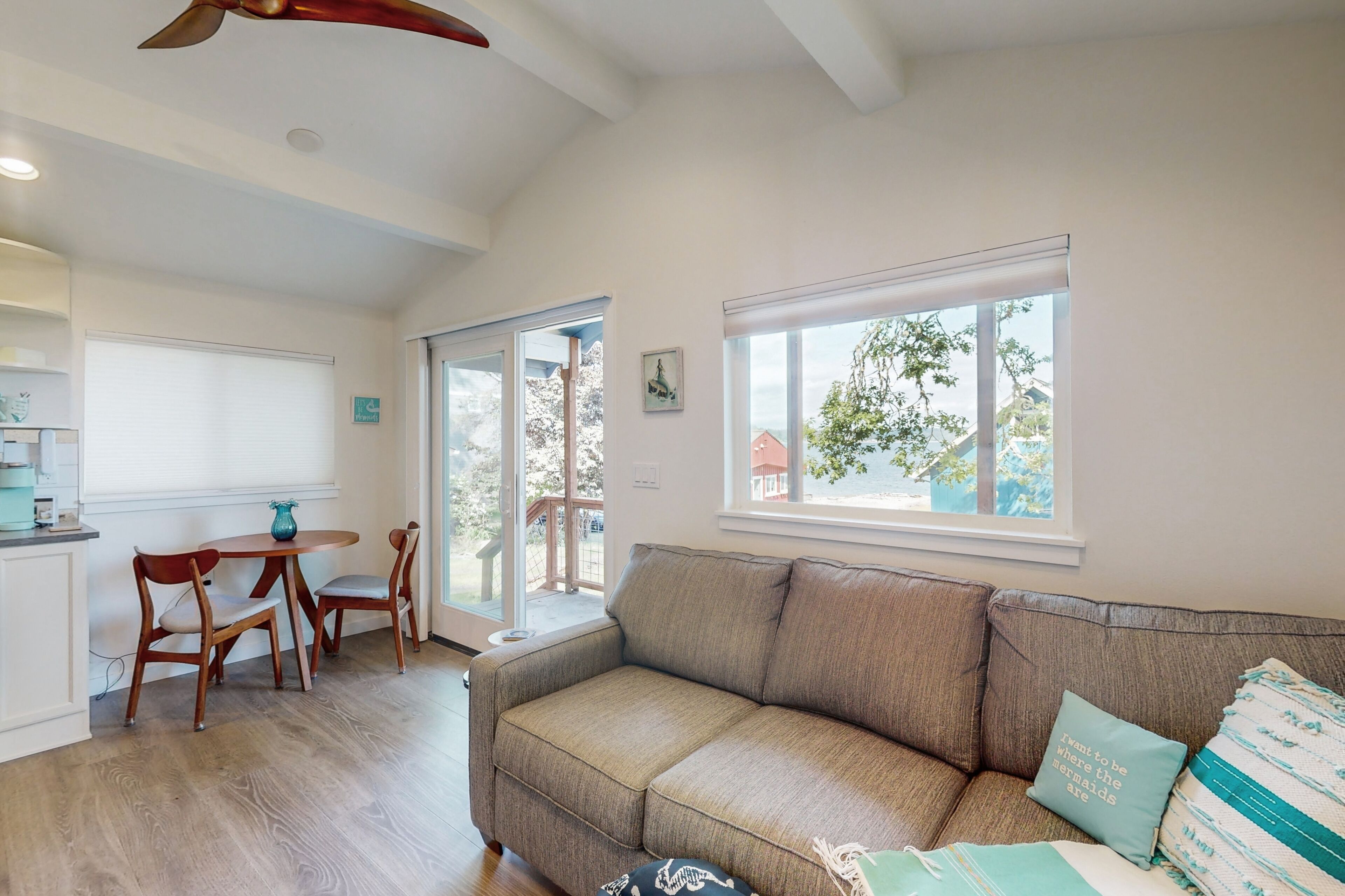 Télévision, cheminée