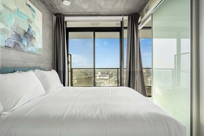 2 dormitorios, escritorio, tabla de planchar con plancha y wifi