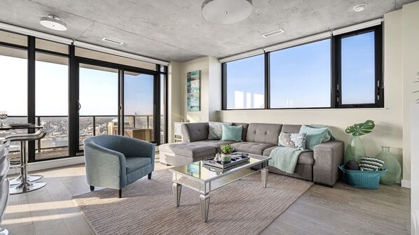 Una televisión, una oficina