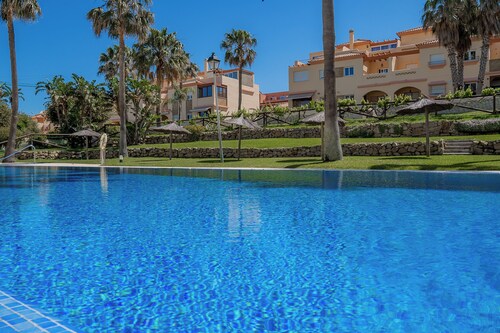 Casa Oliver for Kitesurfer Families & Groups of 9. Garden, Pool, Padel, Garage