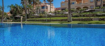 Casa Oliver for Kitesurfer Families & Groups of 9. Garden, Pool, Padel, Garage