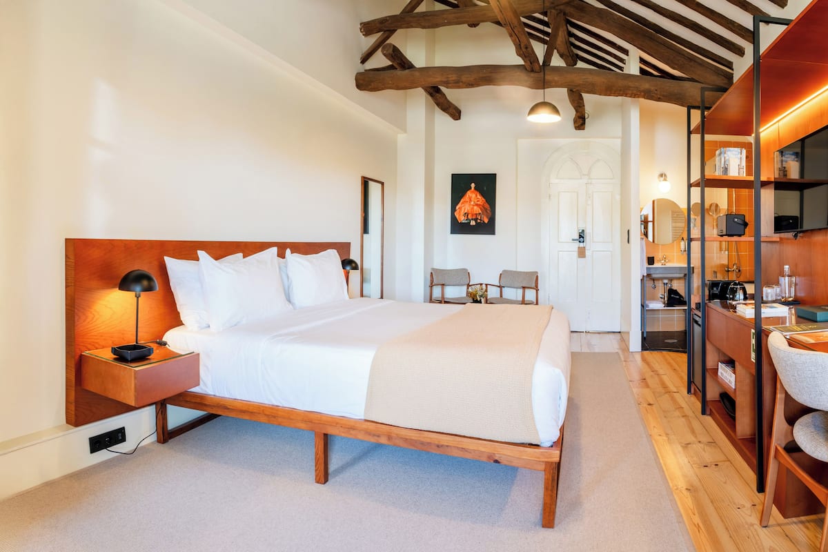 Superior Room, Balcony, Garden View | 1 bedroom, minibar, in-room safe, individually decorated