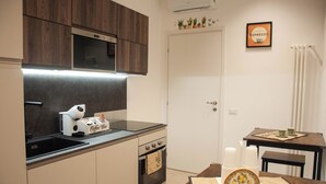 Coffee/tea maker, shared fridge, shared microwave, electric kettle - Sicily Luxury Rooms (Palermo)