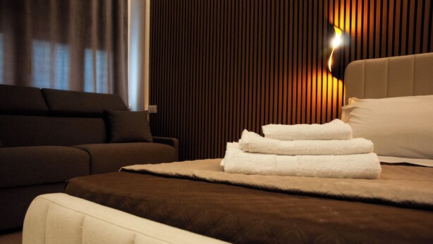 Superior Suite | In-room safe, desk, blackout drapes, soundproofing - Sicily Luxury Rooms (Palermo)