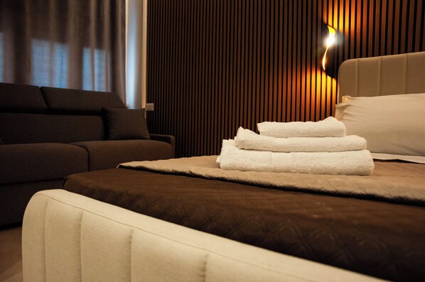 Superior Suite | In-room safe, desk, blackout drapes, soundproofing - Sicily Luxury Rooms (Palermo)