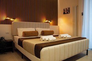 Deluxe Room | In-room safe, desk, blackout drapes, soundproofing - Sicily Luxury Rooms (Palermo)