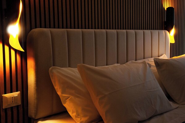 Deluxe Room | In-room safe, desk, blackout drapes, soundproofing - Sicily Luxury Rooms (Palermo)