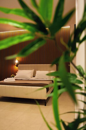 Suite Superior | Brankas, meja kerja, tirai kedap cahaya, dan kedap suara