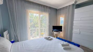 Luxury Villa | Soundproofing, iron/ironing board, free WiFi, bed sheets