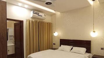 Deluxe Double Room | Kalis bunyi, seterika/papan seterika, Wi-fi percuma