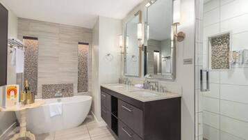 Umweltfreundliche Kosmetikartikel, Haartrockner, Bidet, Handtücher