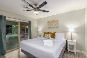 4 bedrooms, in-room safe, desk, iron/ironing board - Hot Tub + Heated Pool + Mini Golf, BBQ, Old Town, Game Room, EV Charger (Scottsdale)