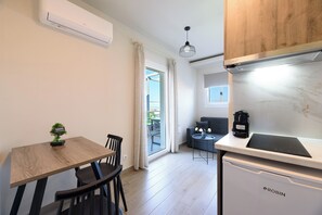 Fridge, stovetop, espresso maker, coffee/tea maker - Philippos Residences (Dio-Olympos)