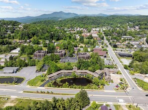 Aerial view - 10 Min from App Ski Mountain - Walk to Downtown Blowing Rock (Blowing Rock)