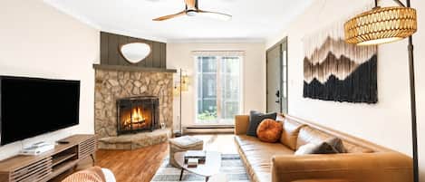 Smart TV, fireplace