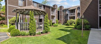 Stay in the heart of Blowing Rock - Dog Friendly, Recently Refreshed Condo