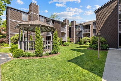 Pet Friendly Condo a Short Walk to Downtown Blowing Rock