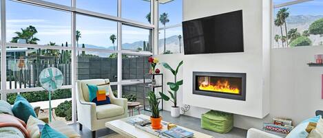 Smart TV y chimenea