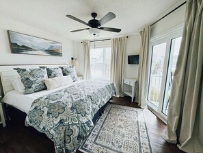 3 bedrooms, desk, iron/ironing board, travel crib