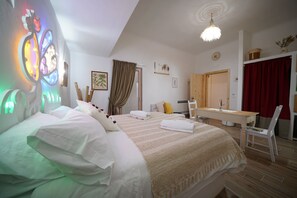 4 bedrooms, iron/ironing board, WiFi, bed sheets