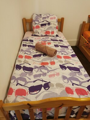 2 bedrooms, iron/ironing board, travel cot, WiFi