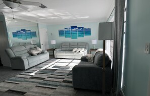 Smart TV, offices - Mid-term duplex 2/2 in paradise AKA Fort Lauderdale FL
1 month minimum (Fort Lauderdale)