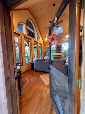 Interior - The Sunrise Cabin w/ Amazing  Views (Lampe)