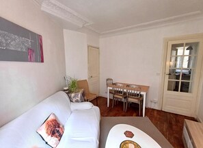 Fireplace - Beautiful 3 rooms flat Park Montsouris Paris centre14 ème RER B direct airport (Paris)