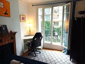3 bedrooms, desk, iron/ironing board, travel cot - Beautiful 3 rooms flat Park Montsouris Paris centre14 ème RER B direct airport (Paris)