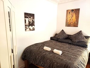 3 bedrooms, desk, iron/ironing board, travel crib - Beautiful 3 rooms flat Park Montsouris Paris centre14 ème RER B direct airport (Paris)