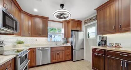 Entire House in Beautiful Cocoa Beach Area!