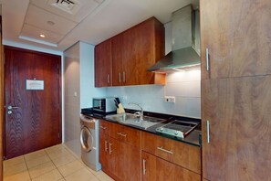 Fridge, microwave, stovetop, coffee/tea maker