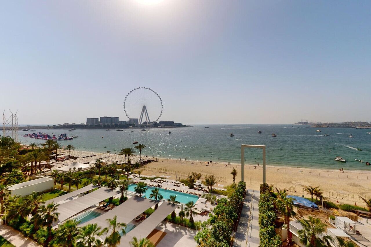 بالقرب من الشاطئ