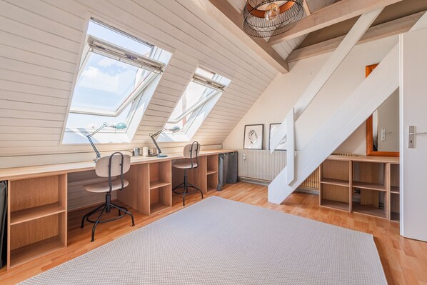 2 bedrooms, iron/ironing board, free WiFi, bed sheets