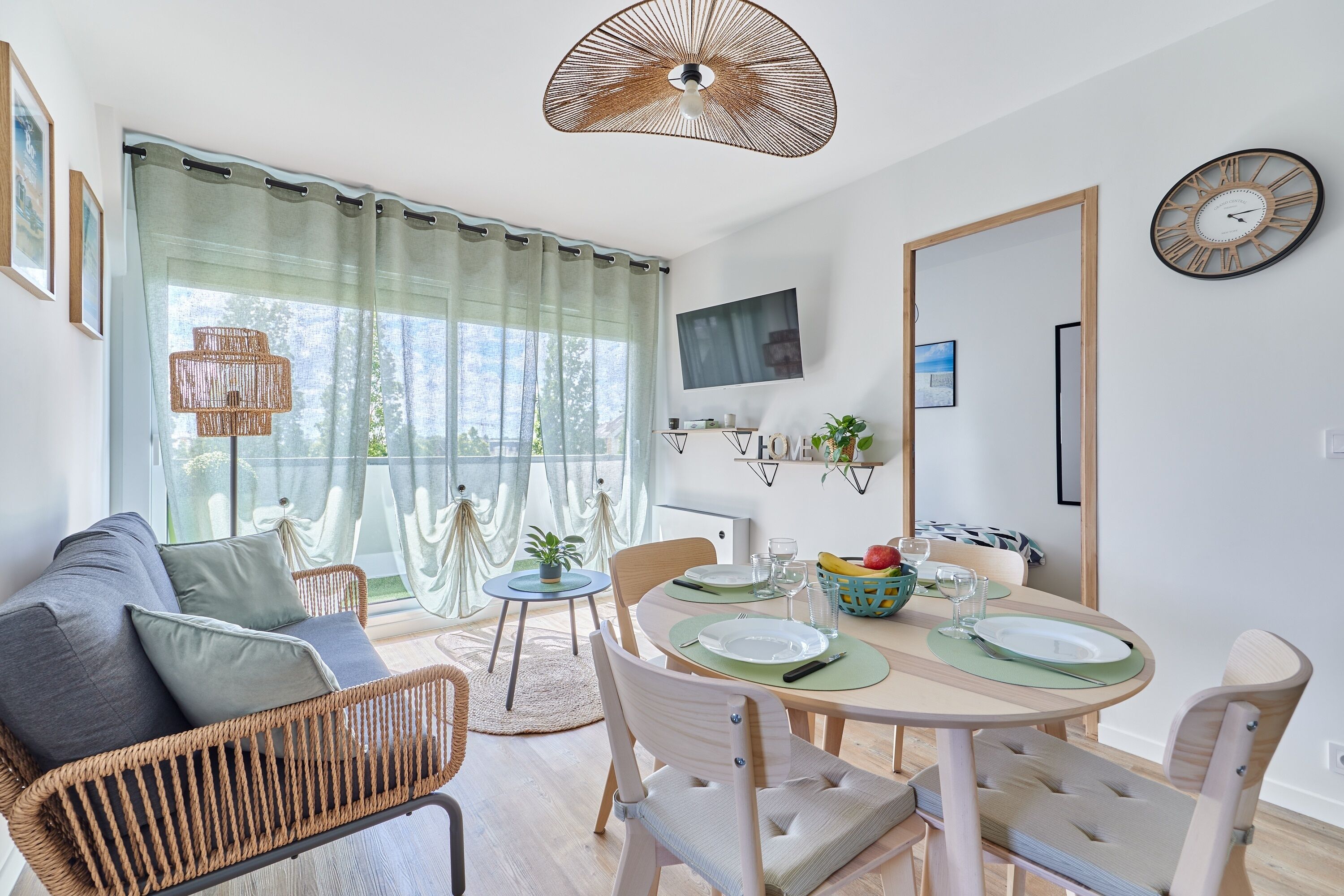 المنشأة من الداخل