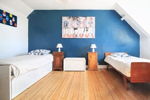 3 bedrooms, iron/ironing board, free WiFi, bed sheets