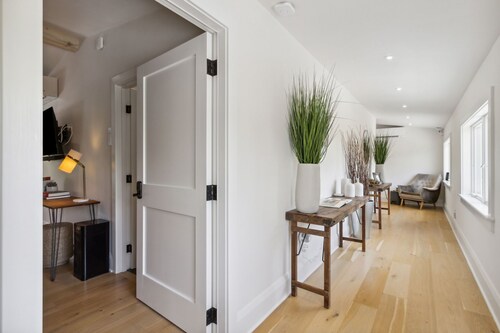 Charming Studio Loft C / Steps to Beach & Dining