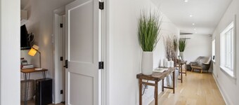 Charming Studio Loft C / Steps to Beach & Dining