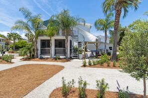 Exterior - Charming Studio Loft C / Steps to Beach & Dining (St. Simons Island)