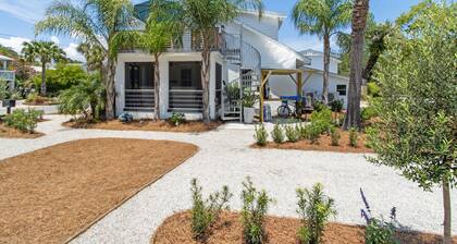 Charming Studio Loft C / Steps to Beach & Dining