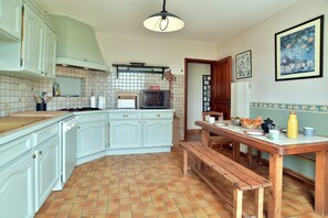 Réfrigérateur, micro-ondes, four, lave-vaisselle
