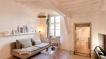 Télévision, cheminée