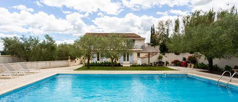 Et oppvarmet basseng